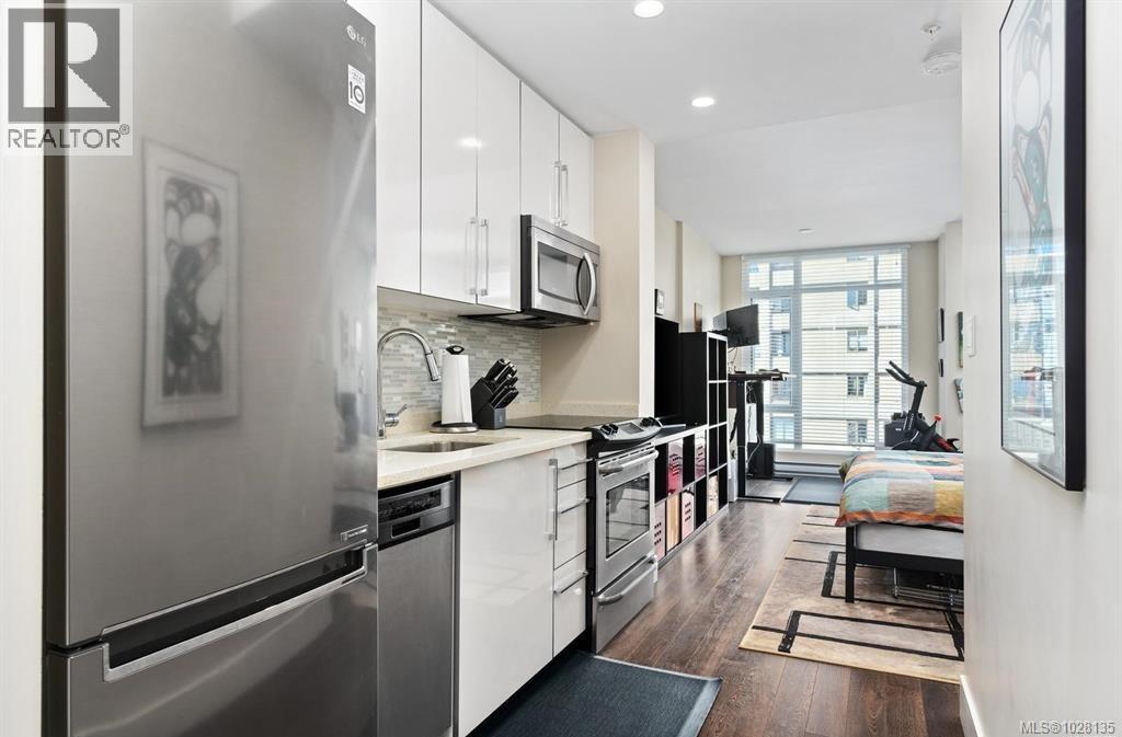 #705 1090 Johnson St - 8