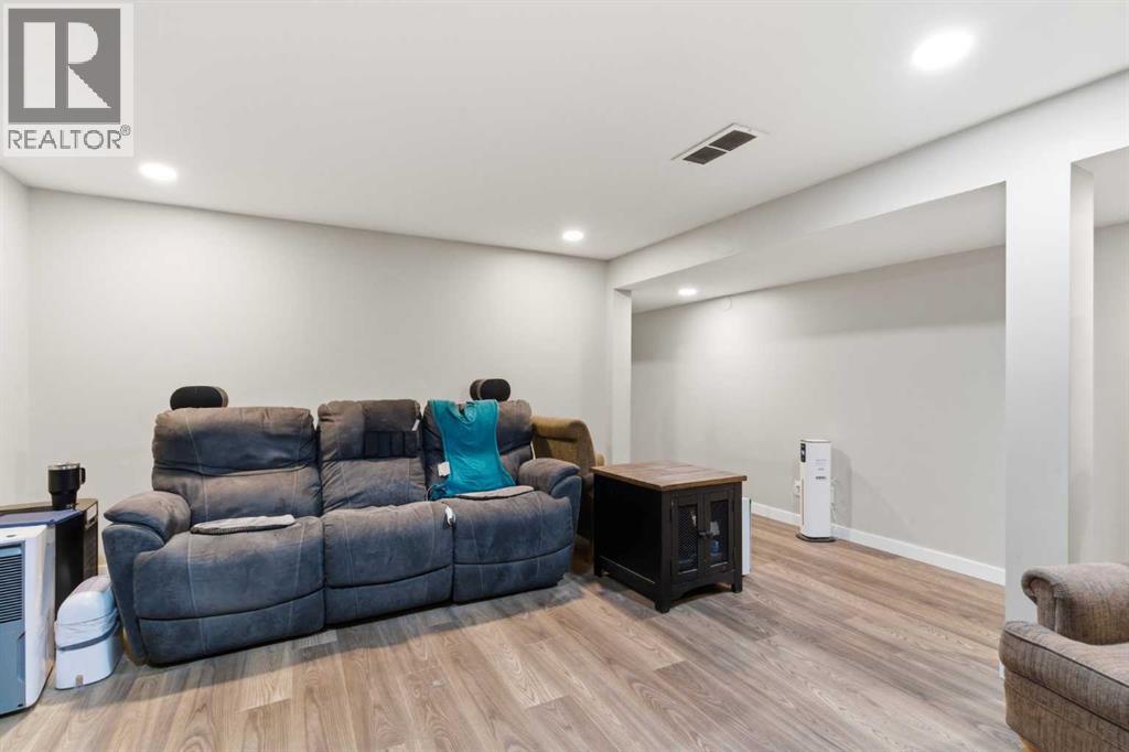 Single Family House Bungalow for Sale in  Templehill Drive NE Temple Calgary 