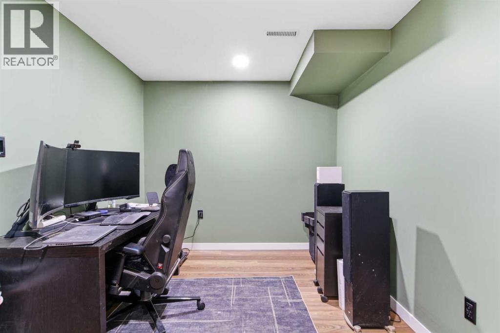 Single Family House Bungalow for Sale in  Templehill Drive NE Temple Calgary 