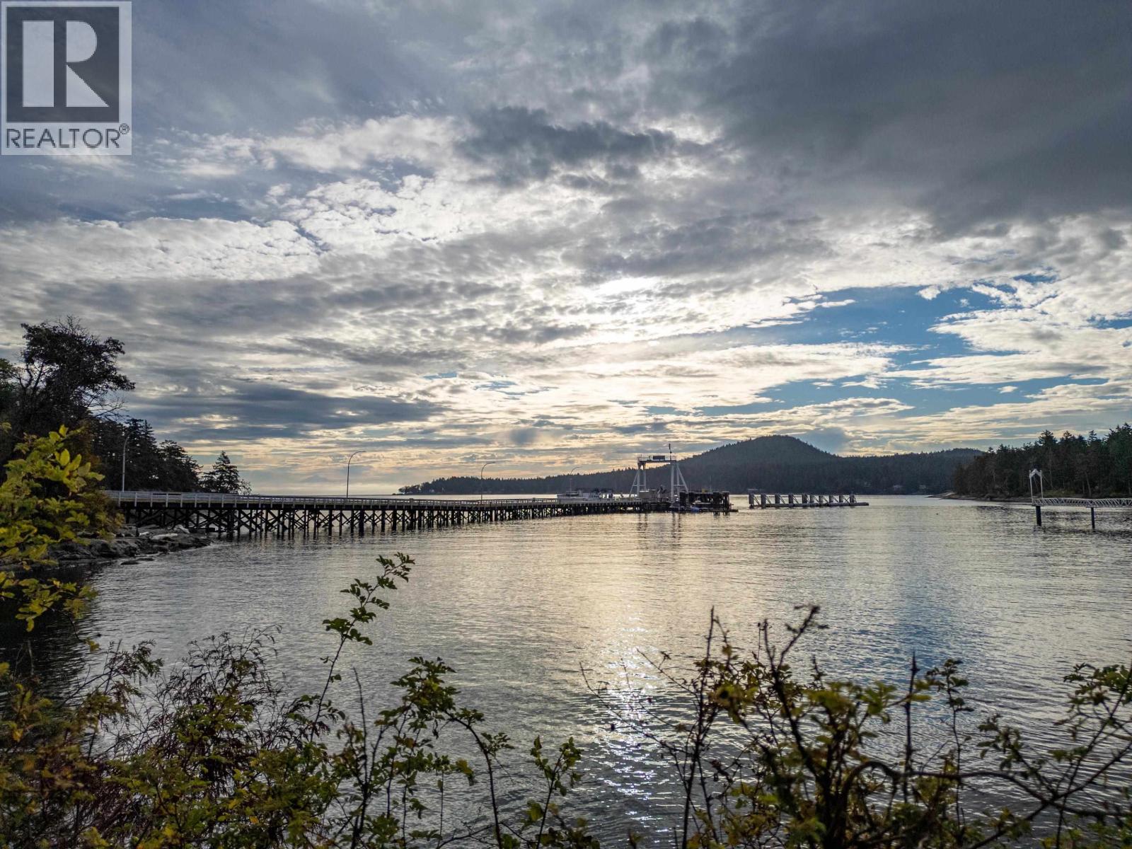 105 MADRONA ROAD, Galiano Island
