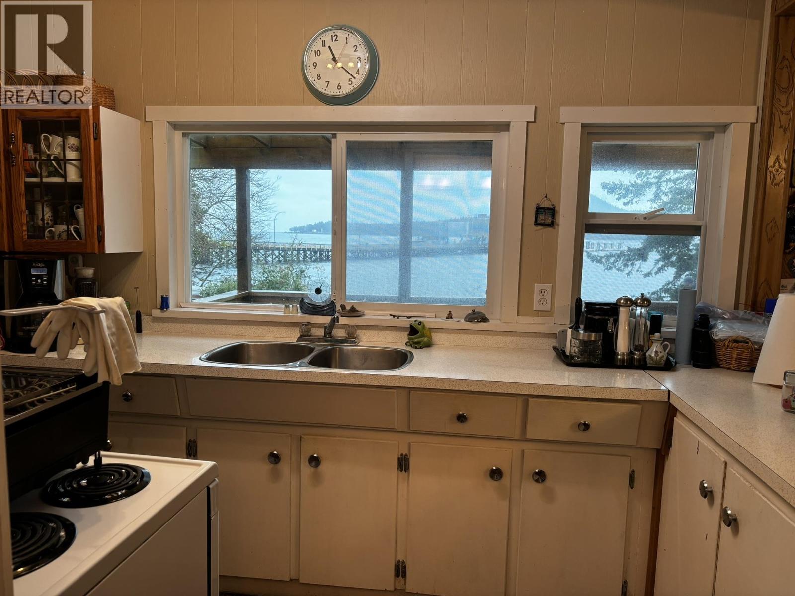 105 MADRONA ROAD, Galiano Island