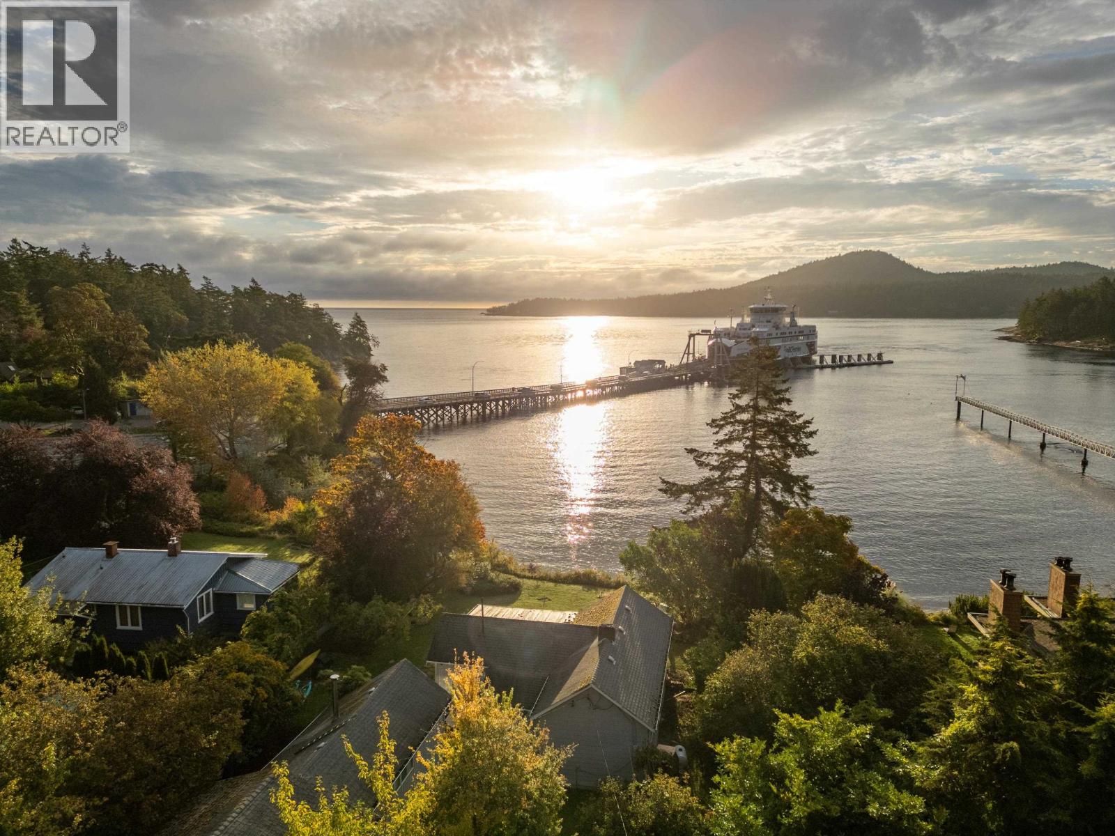 105 MADRONA ROAD, Galiano Island