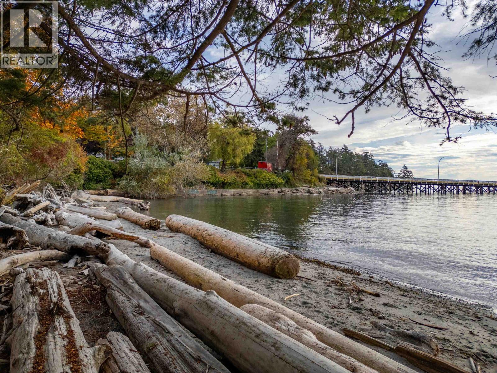 105 MADRONA ROAD, Galiano Island