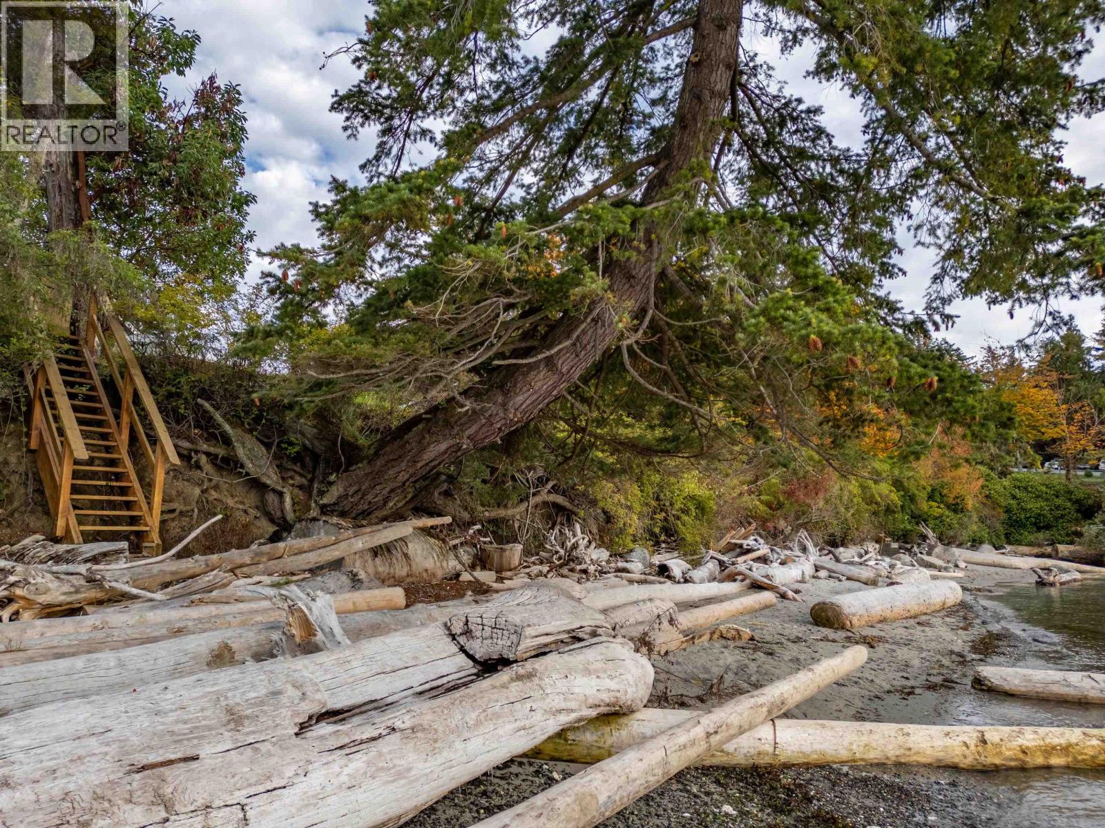 105 MADRONA ROAD, Galiano Island
