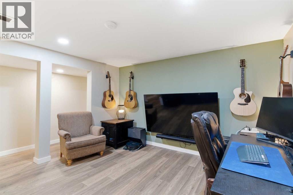 Single Family House Bungalow for Sale in  Templehill Drive NE Temple Calgary 