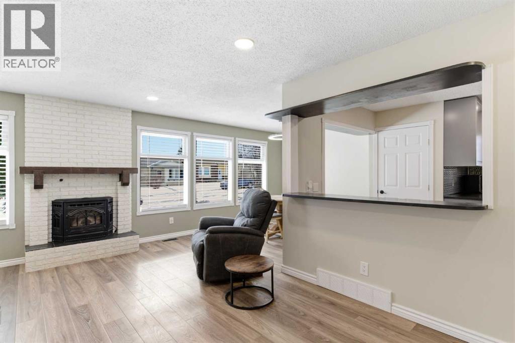 Single Family House Bungalow for Sale in  Templehill Drive NE Temple Calgary 