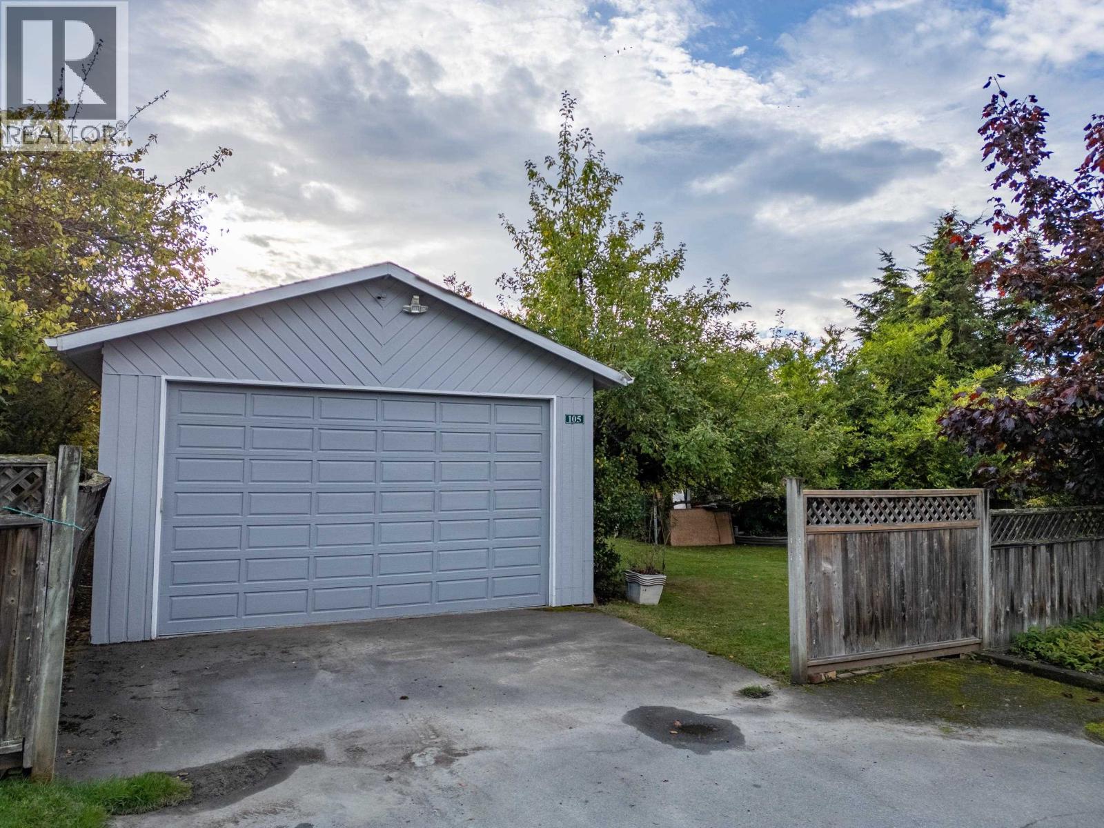105 MADRONA ROAD, Galiano Island