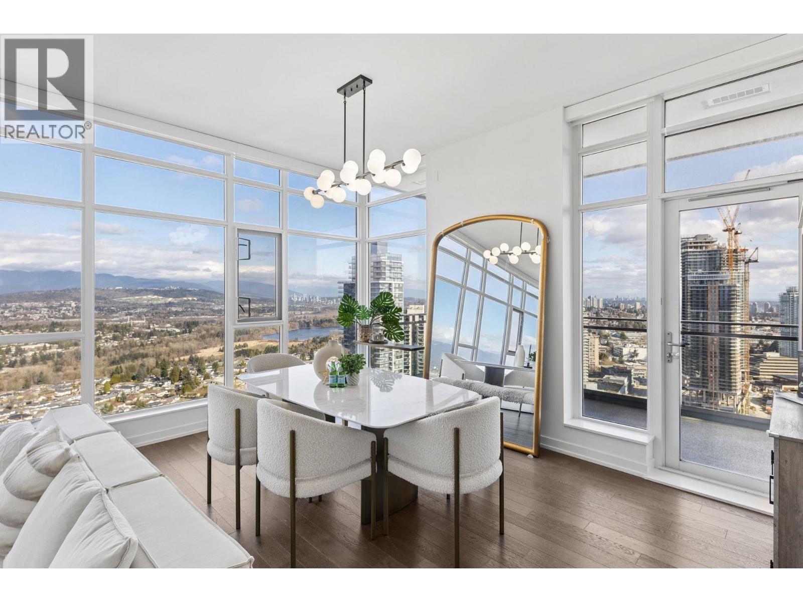 3903 4688 KINGSWAY, Burnaby