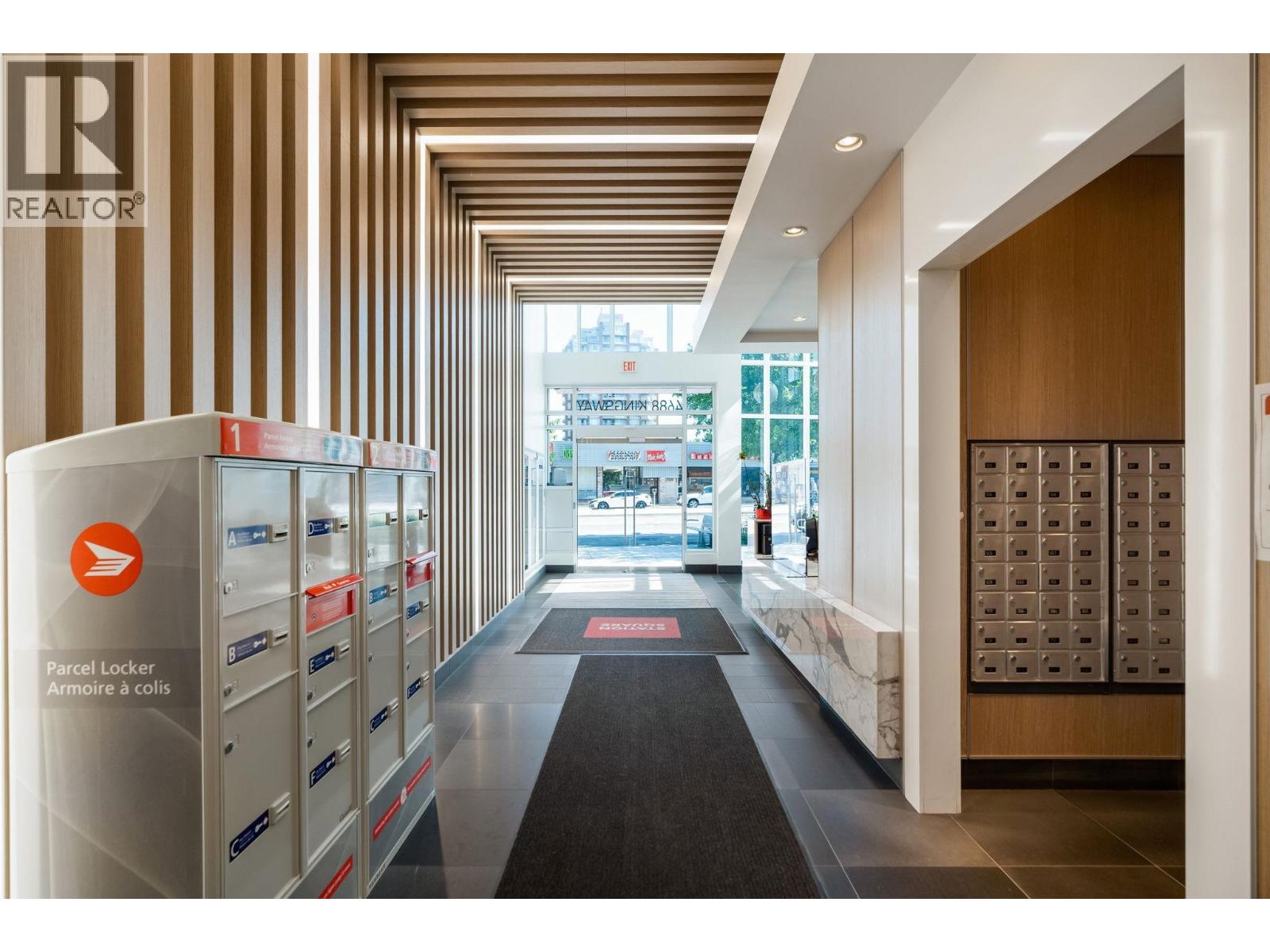 3903 4688 KINGSWAY, Burnaby