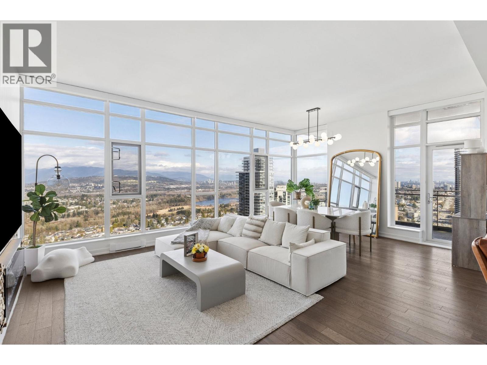 3903 4688 KINGSWAY, Burnaby