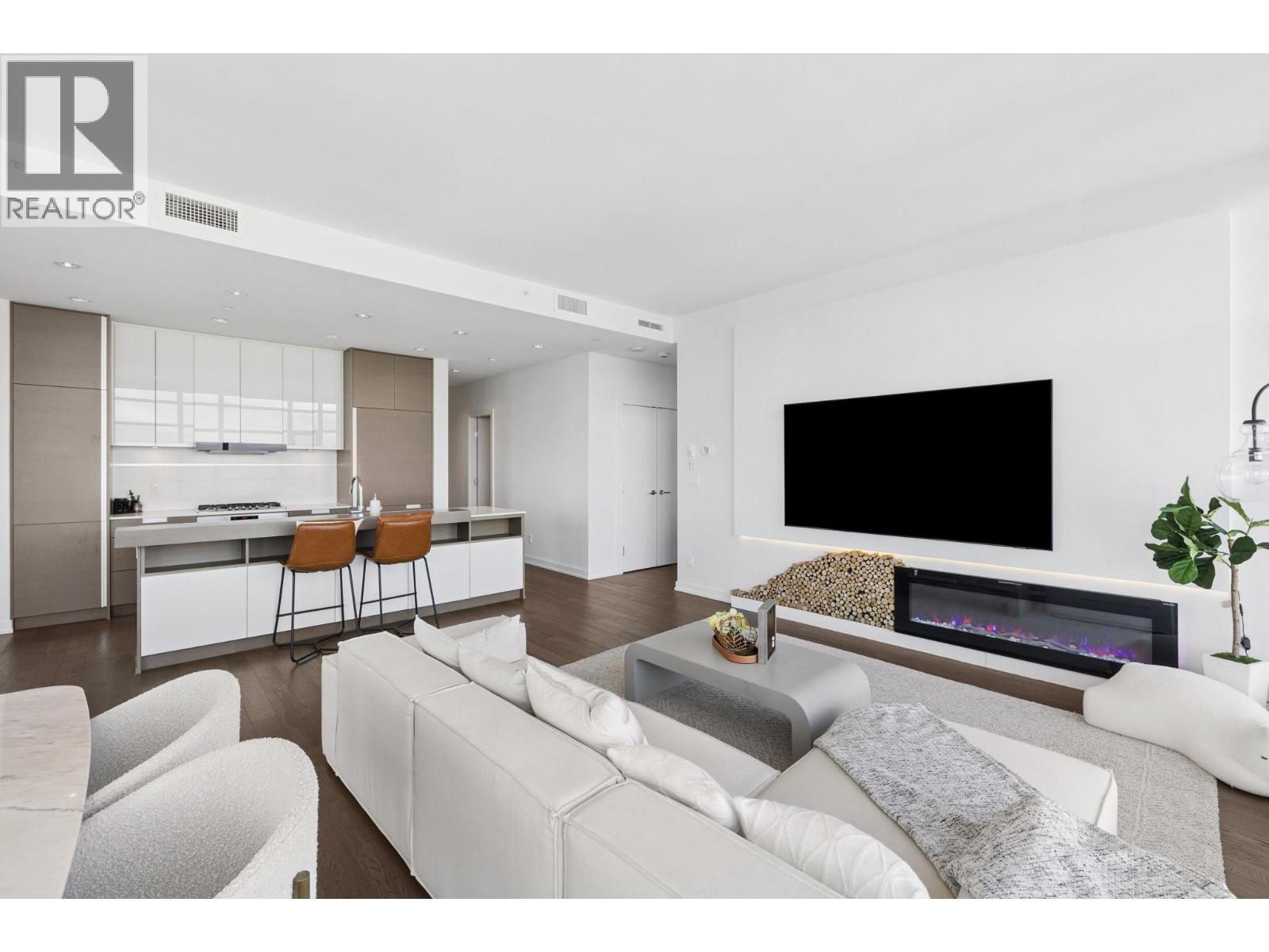 3903 4688 KINGSWAY, Burnaby