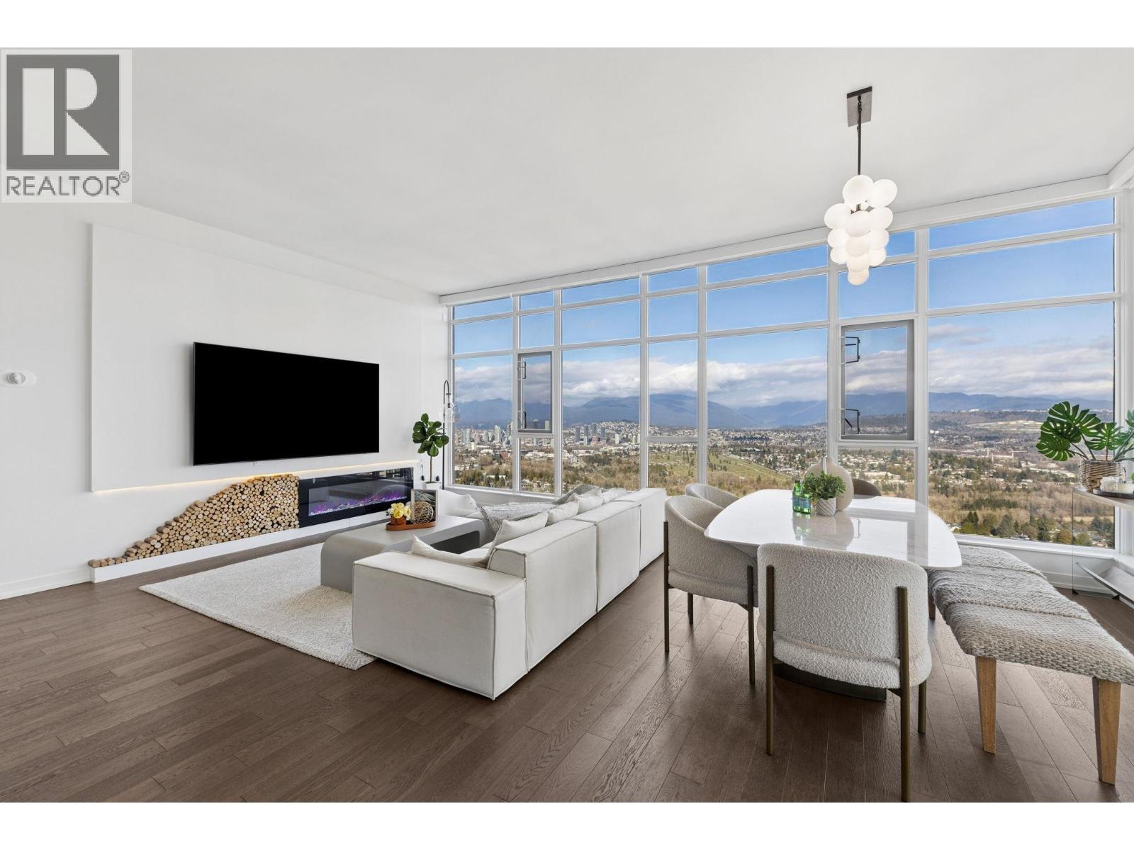 3903 4688 KINGSWAY, Burnaby