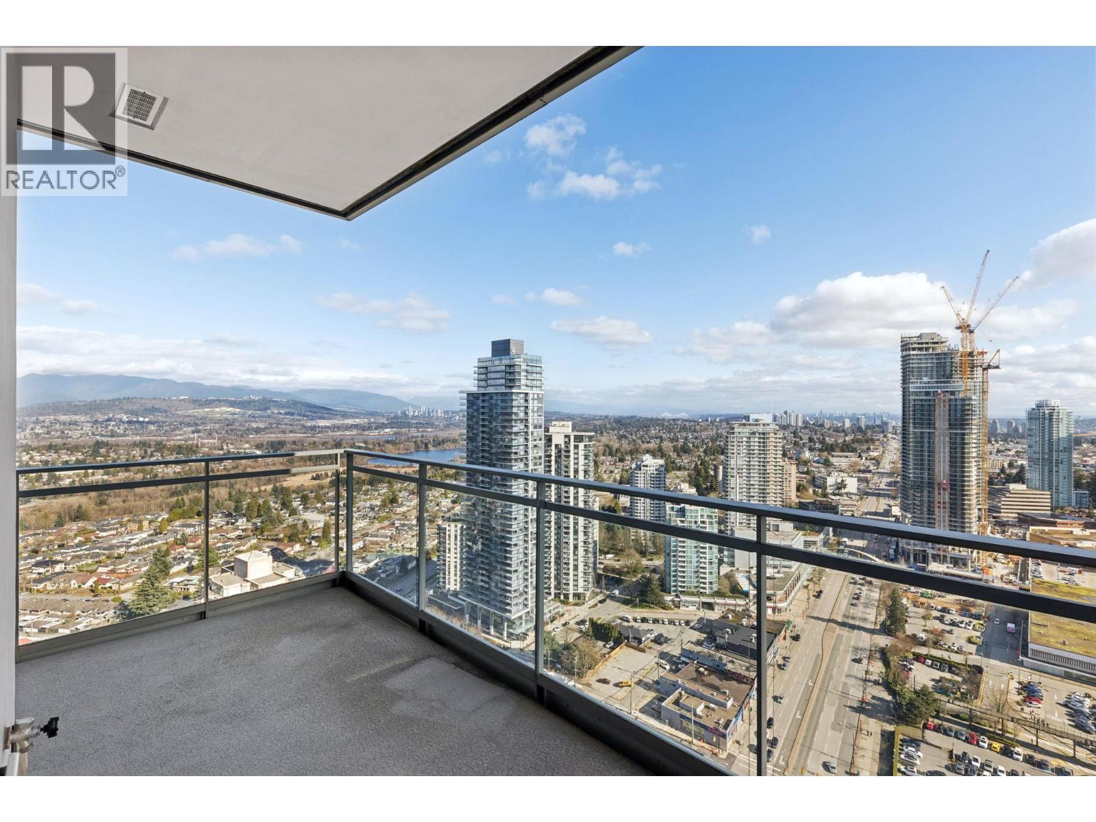 3903 4688 KINGSWAY, Burnaby