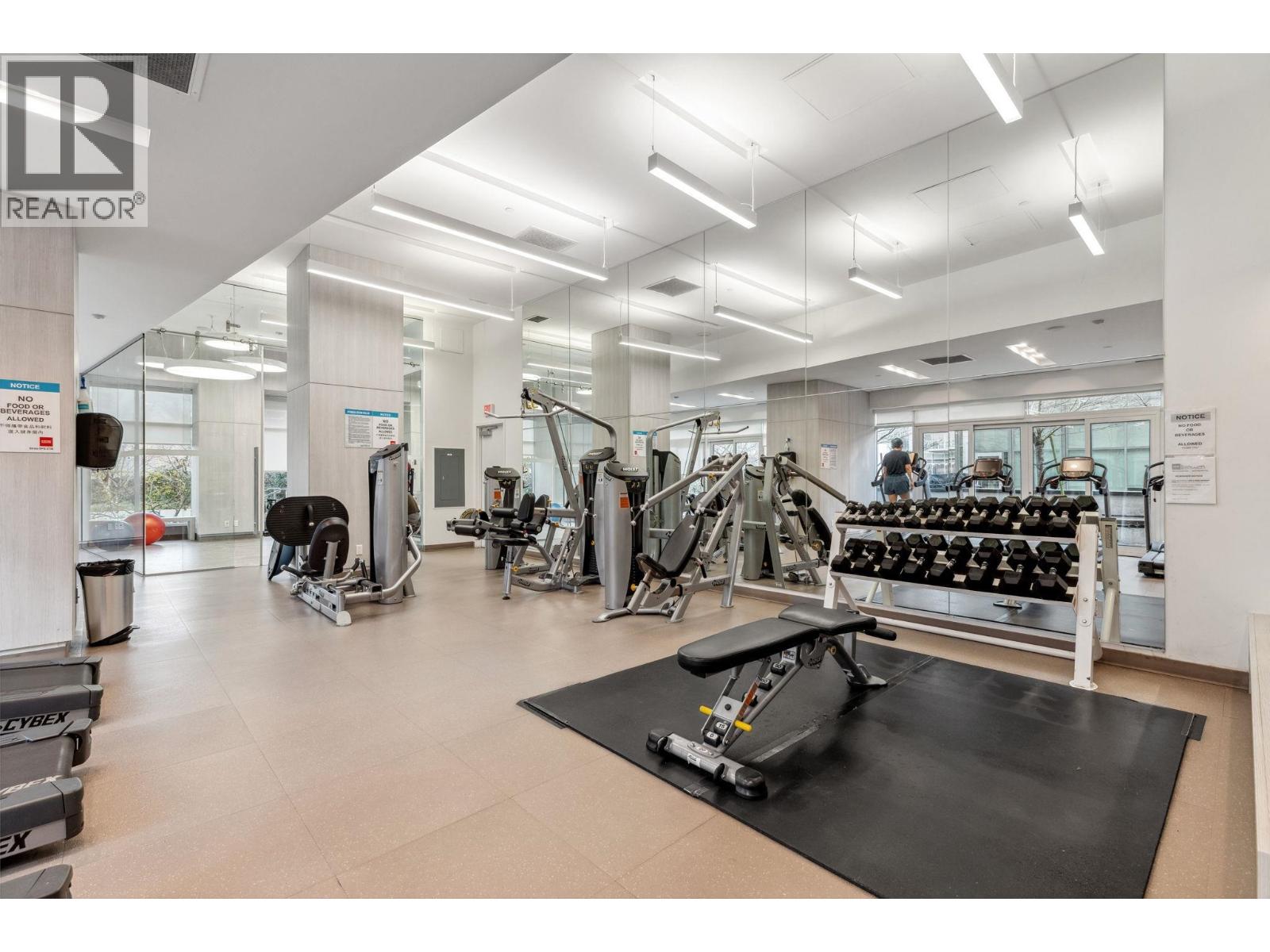 3903 4688 KINGSWAY, Burnaby