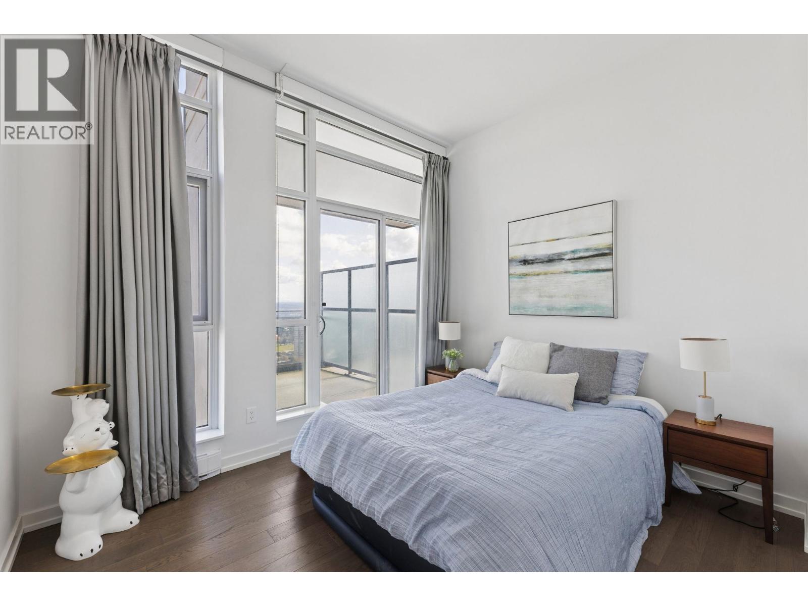 3903 4688 KINGSWAY, Burnaby