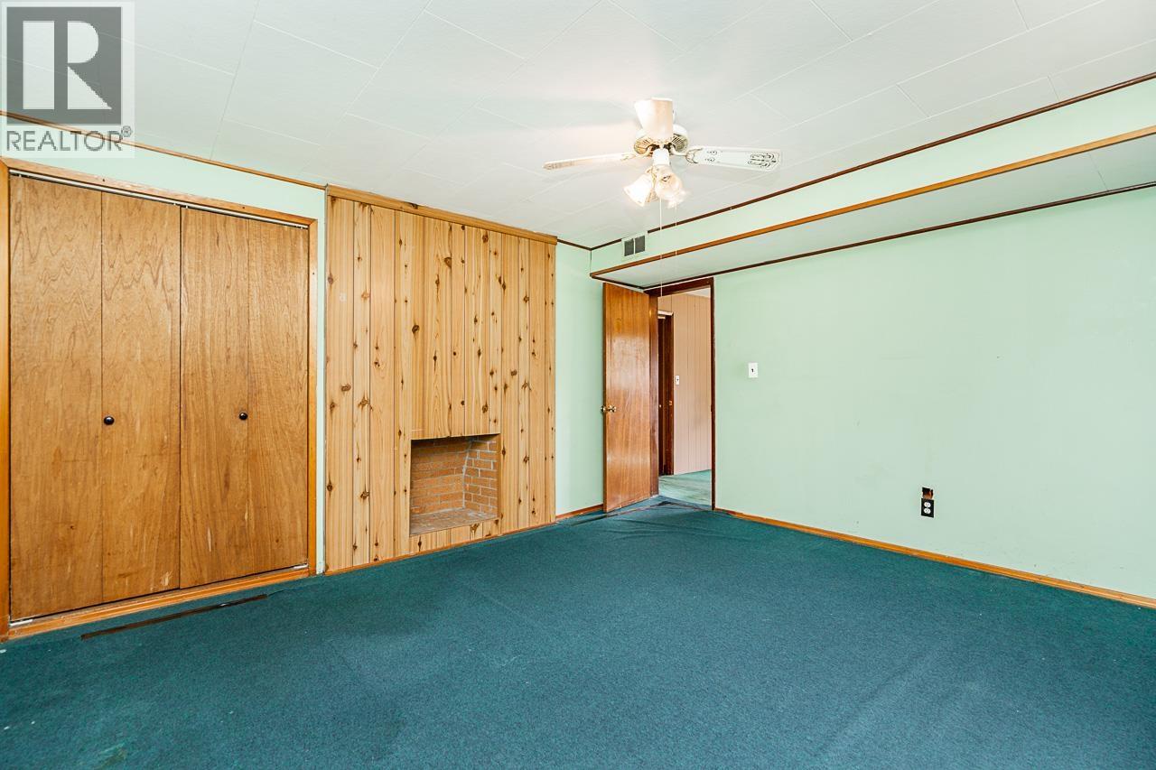 2212 OLD DOLLARTON ROAD, North Vancouver