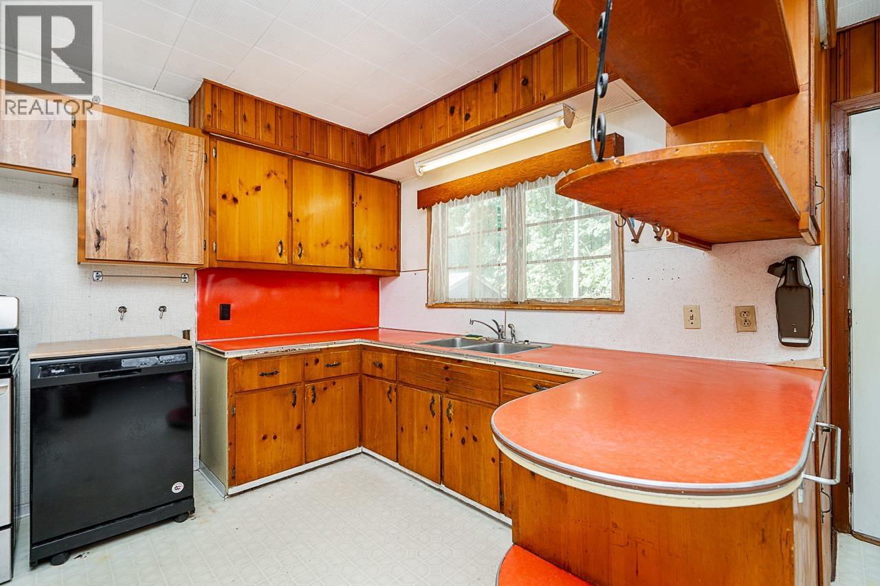 2212 OLD DOLLARTON ROAD, North Vancouver