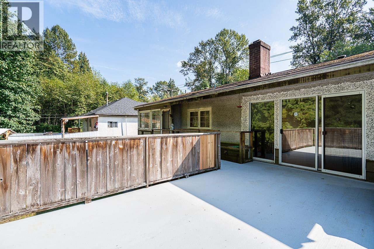 2212 OLD DOLLARTON ROAD, North Vancouver