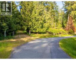 6903 Shark Rd, Pender Island, BC V0N2M2 Photo 10