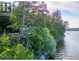 6903 Shark Rd, Pender Island, BC V0N2M2 Photo 19