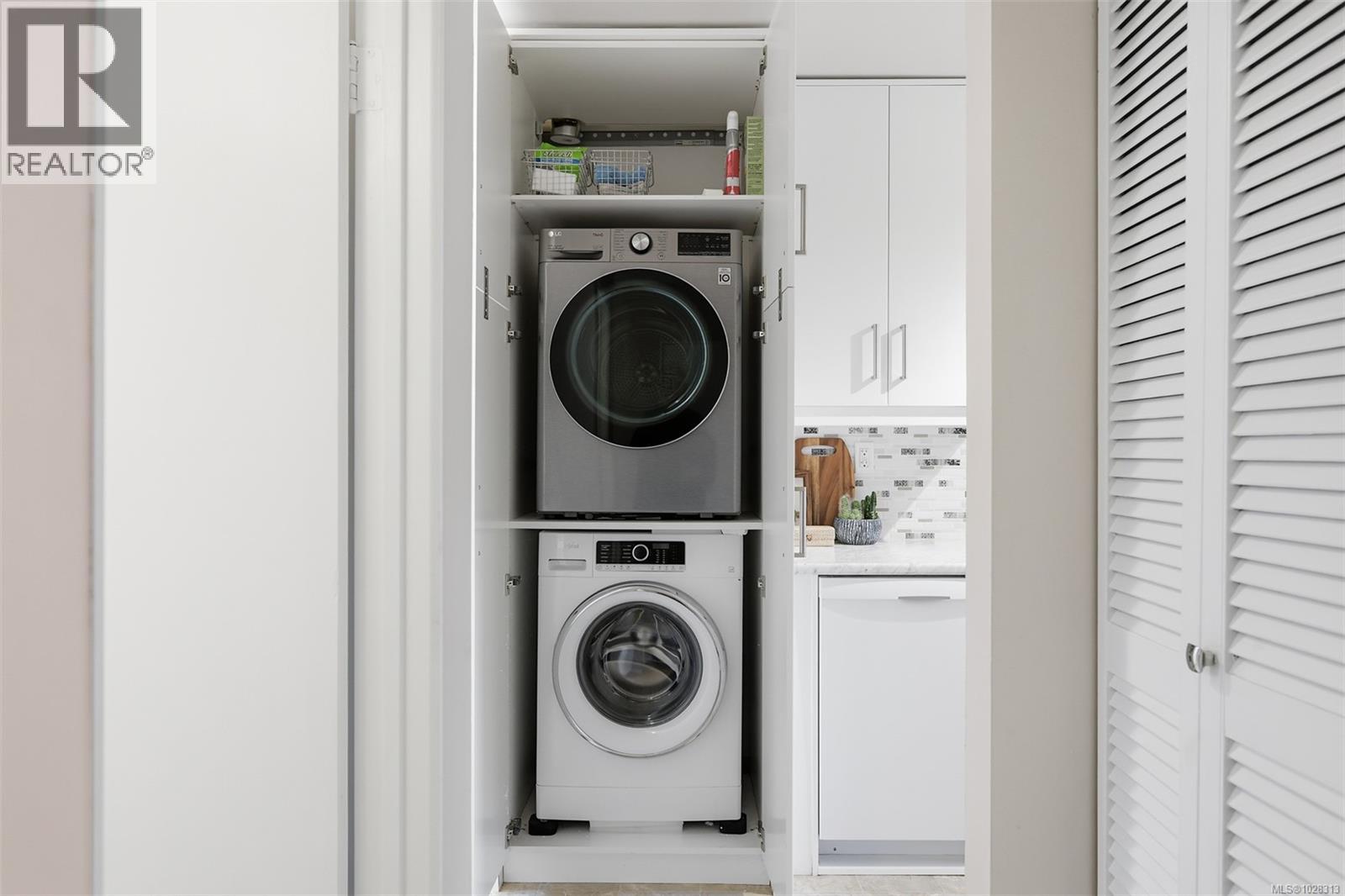 3596 TILLICUM RD - 14