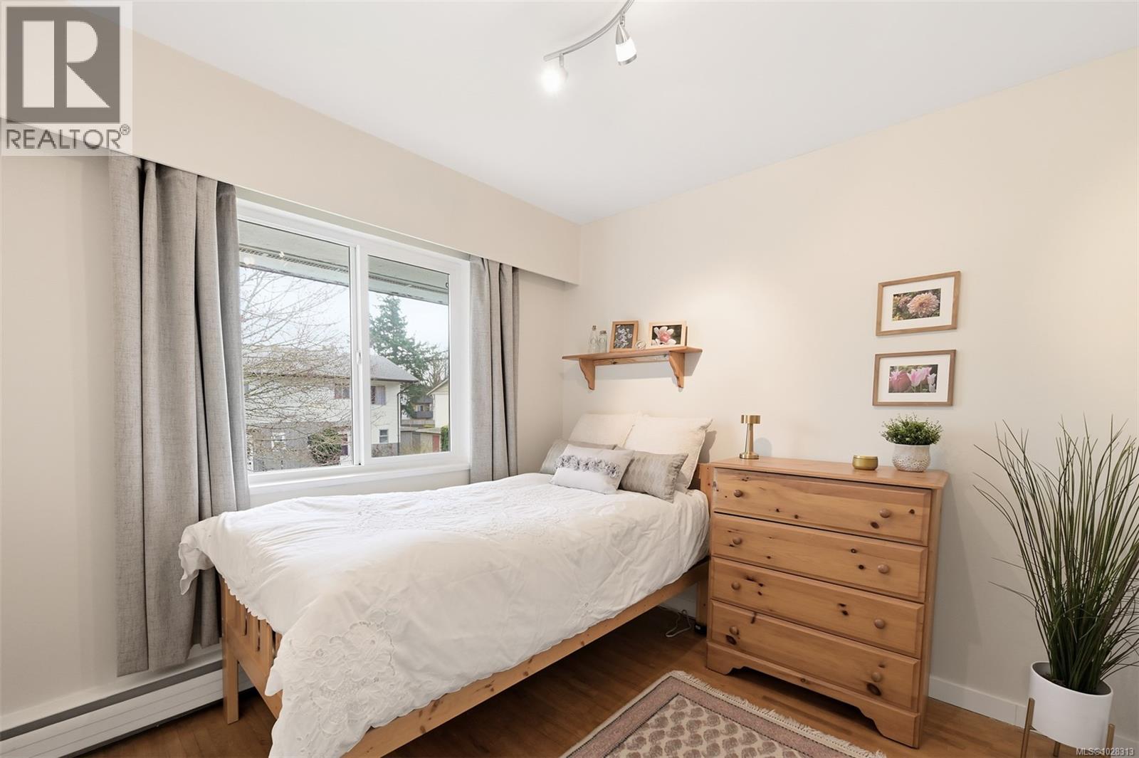 3596 TILLICUM RD - 18