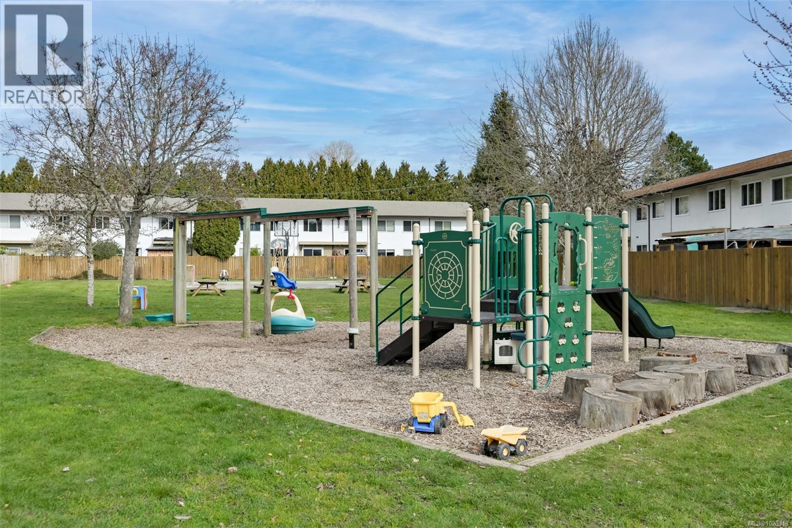 3596 TILLICUM RD - 25