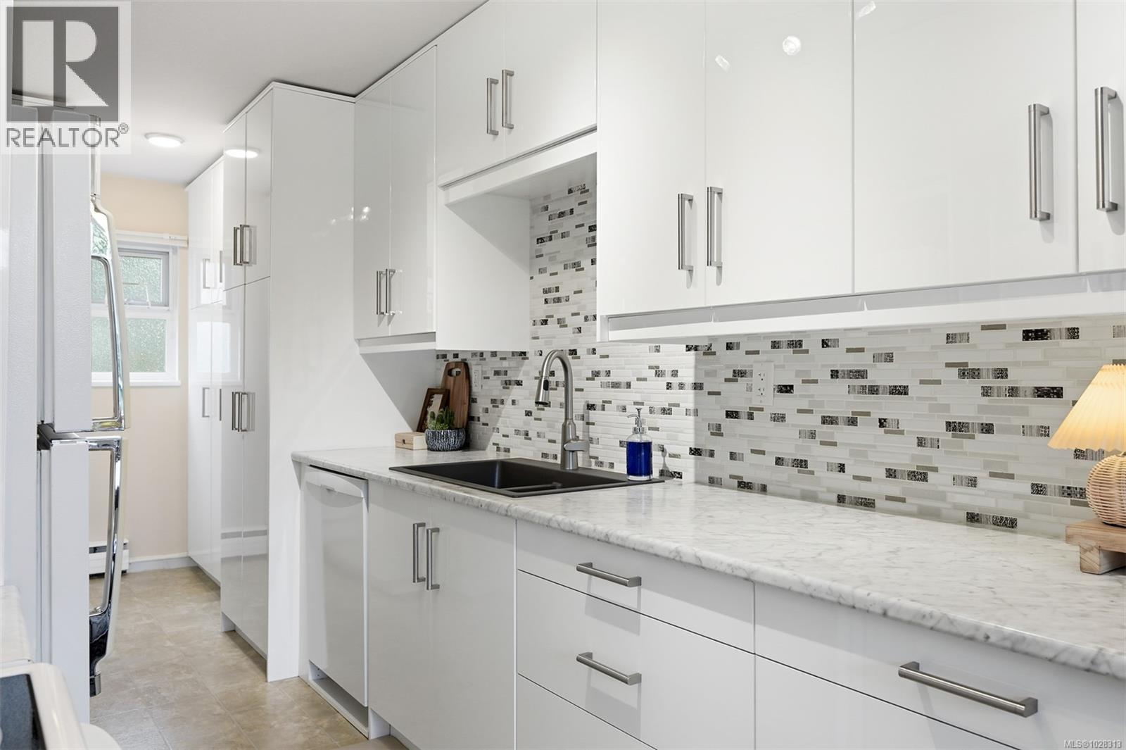 3596 TILLICUM RD - Image 3