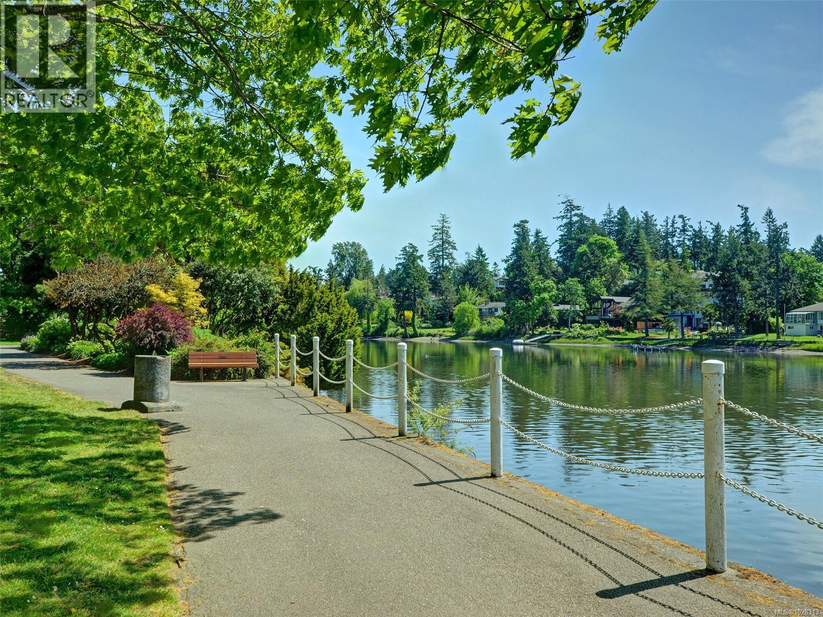 3596 TILLICUM RD - 34