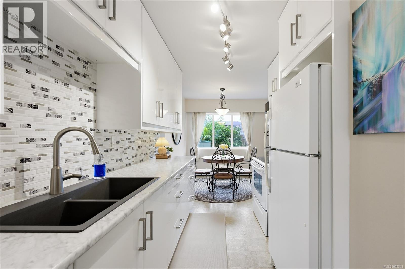 3596 TILLICUM RD - 4