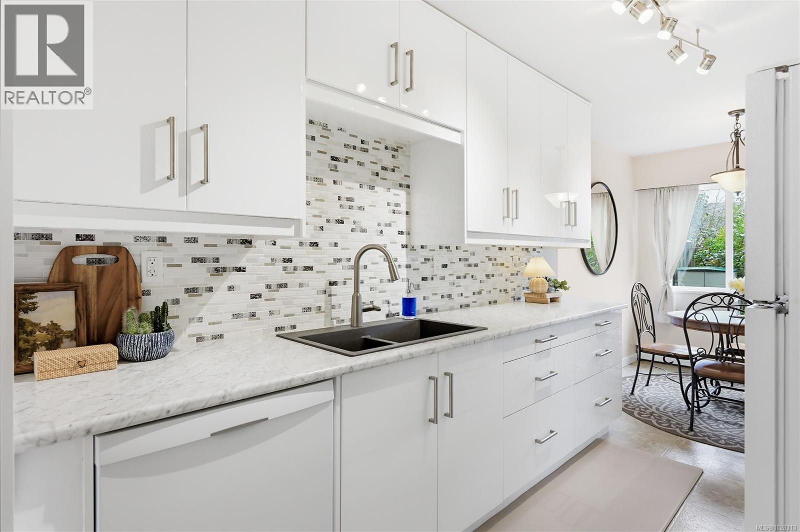 3596 TILLICUM RD - 6