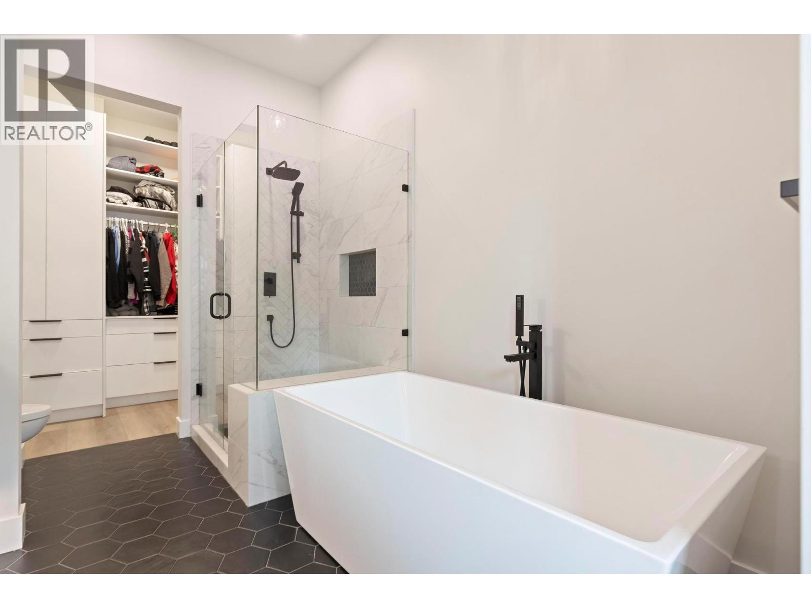 10245 Beacon Hill Drive, Lake Country