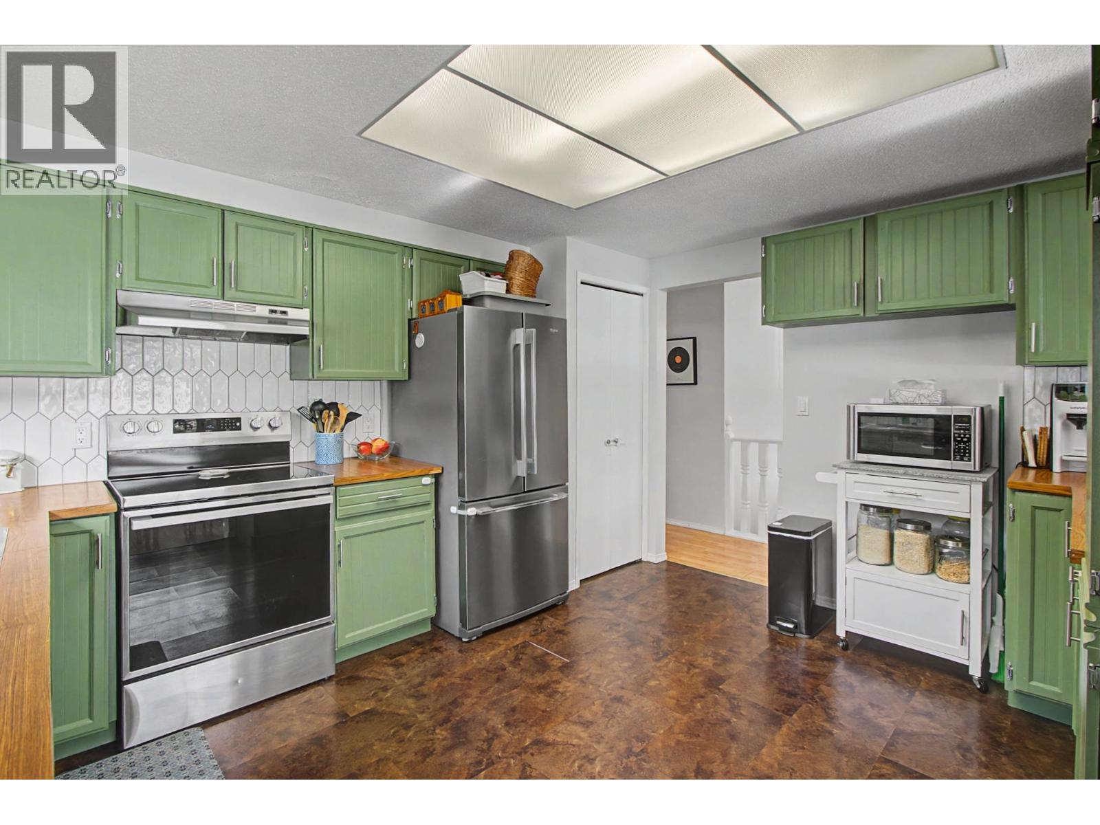 748 OCHAKWIN CRESCENT - 7