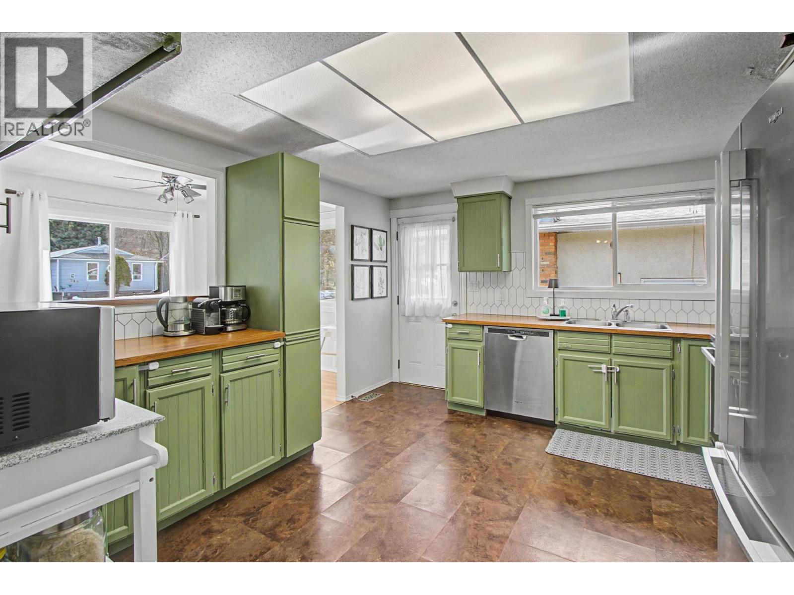 748 OCHAKWIN CRESCENT - 9