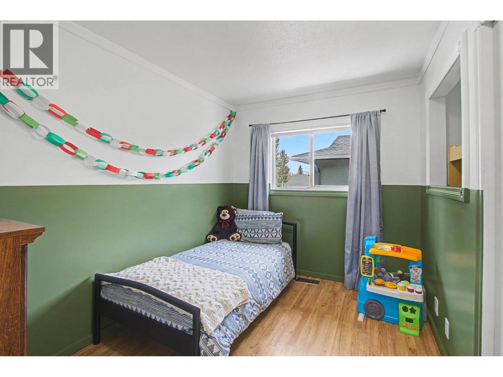 748 OCHAKWIN CRESCENT - 14