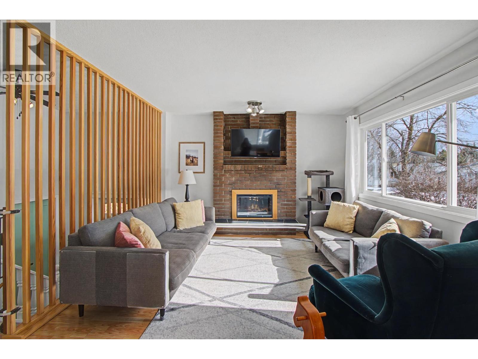 748 OCHAKWIN CRESCENT - 5