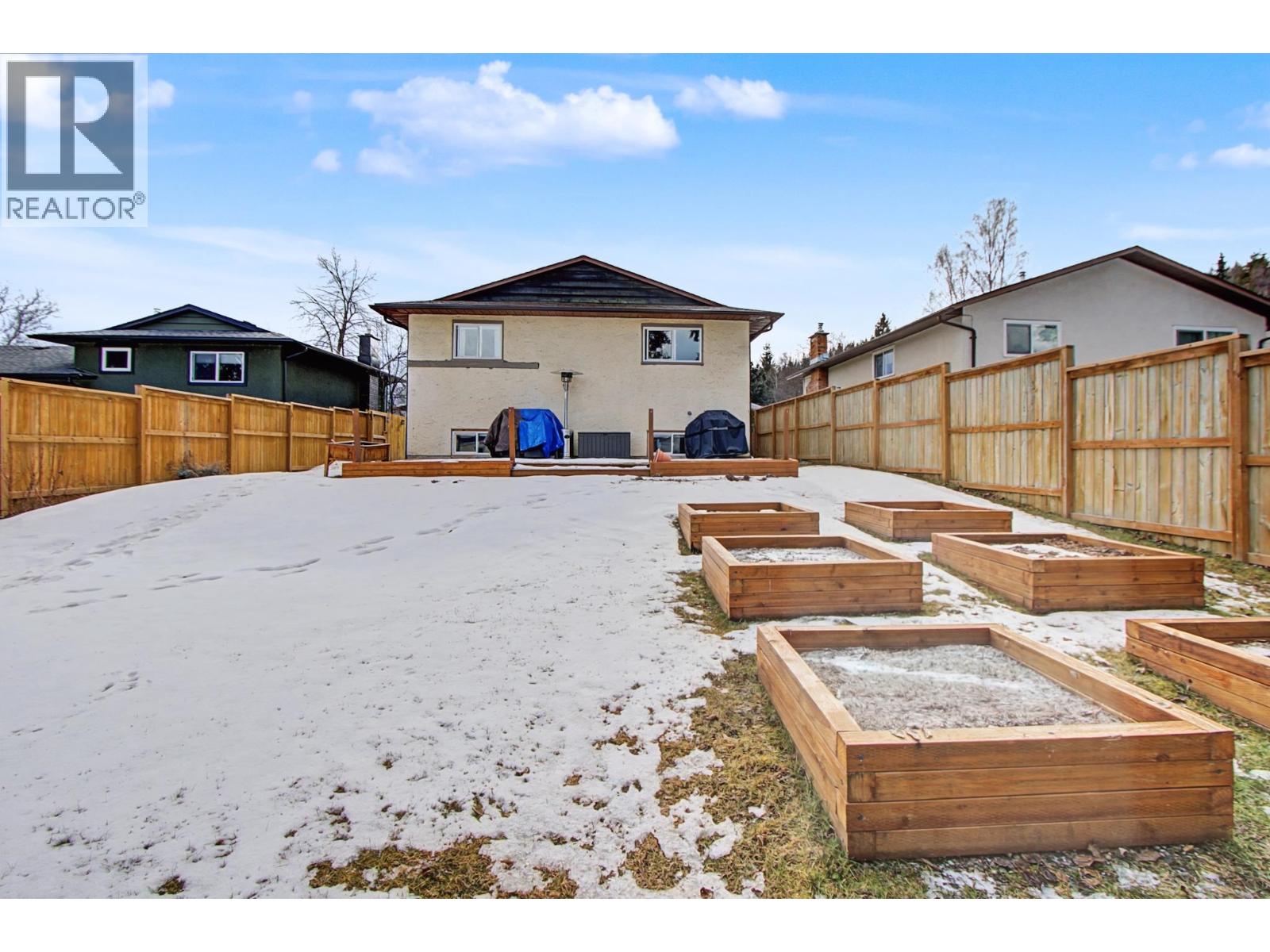 748 OCHAKWIN CRESCENT - 28