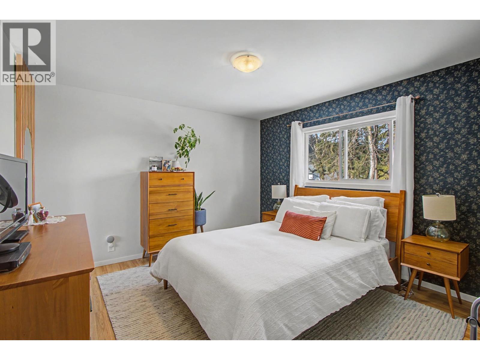 748 OCHAKWIN CRESCENT - 12