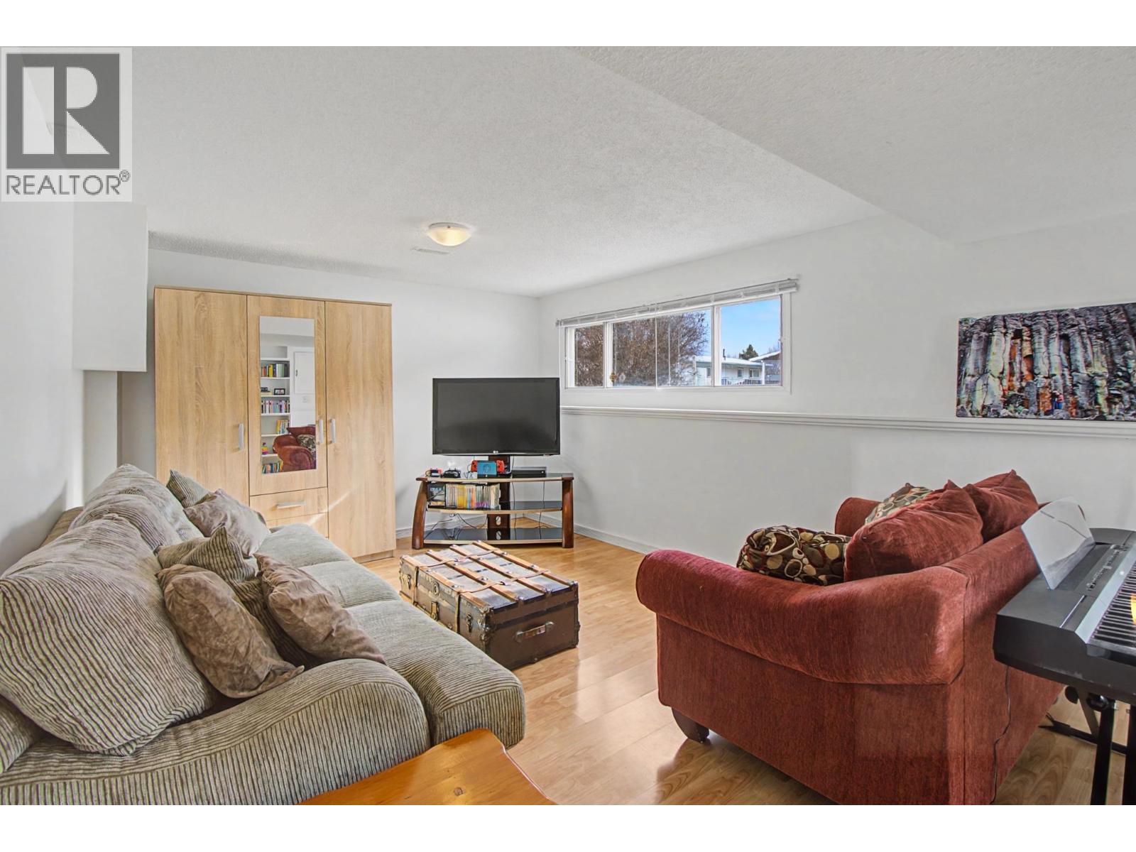 748 OCHAKWIN CRESCENT - 18