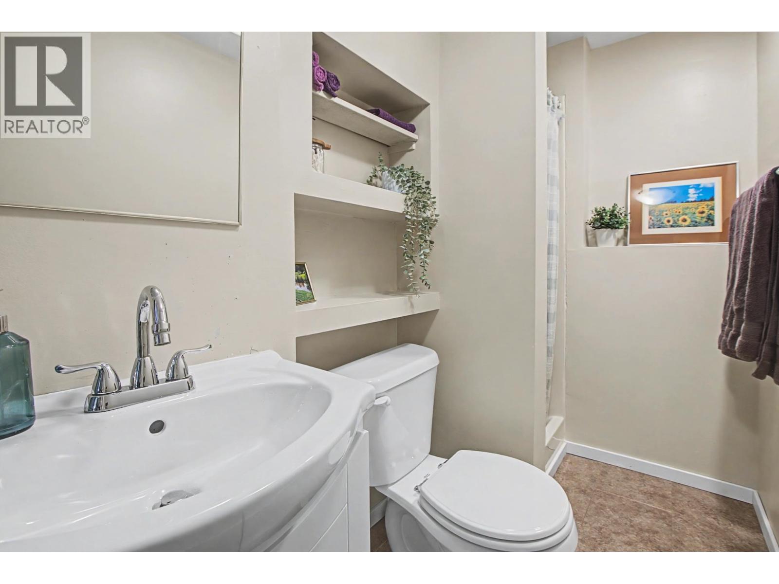 748 OCHAKWIN CRESCENT - 24