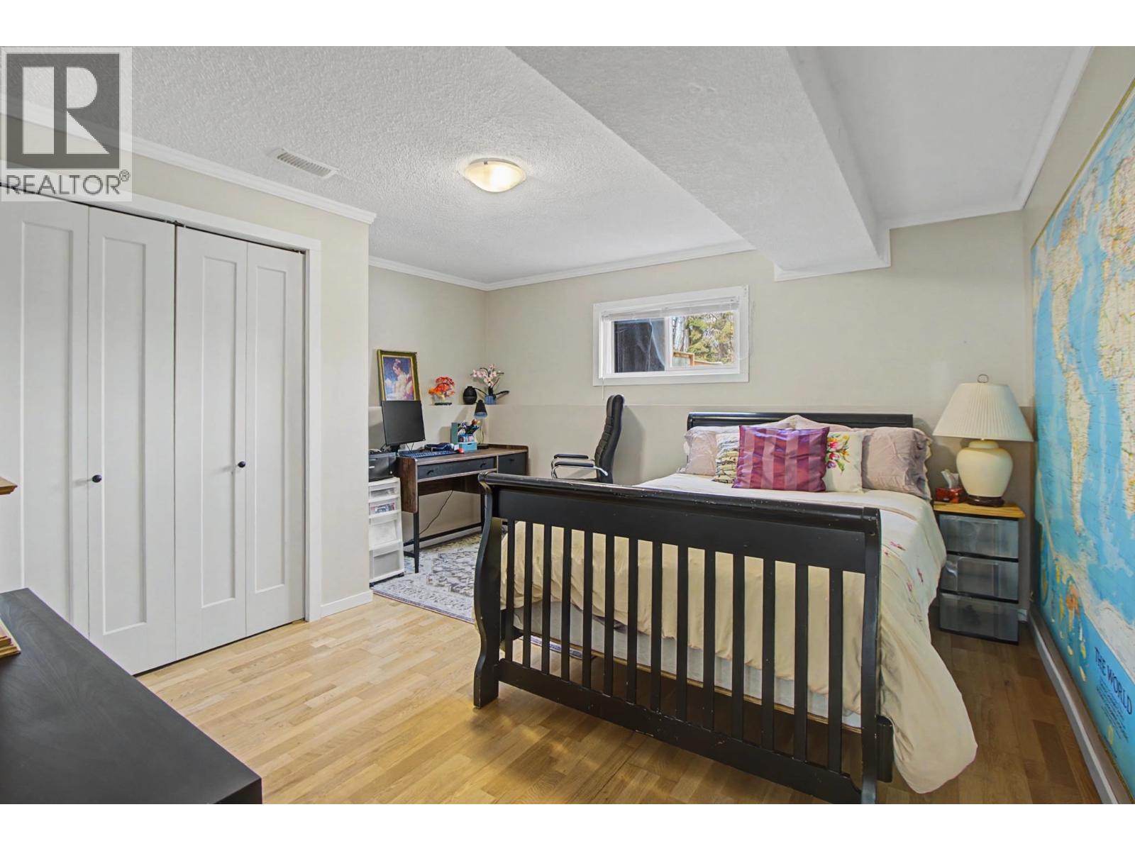 748 OCHAKWIN CRESCENT - 22