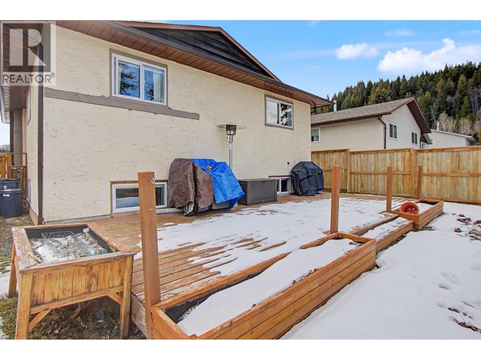 748 OCHAKWIN CRESCENT - 27