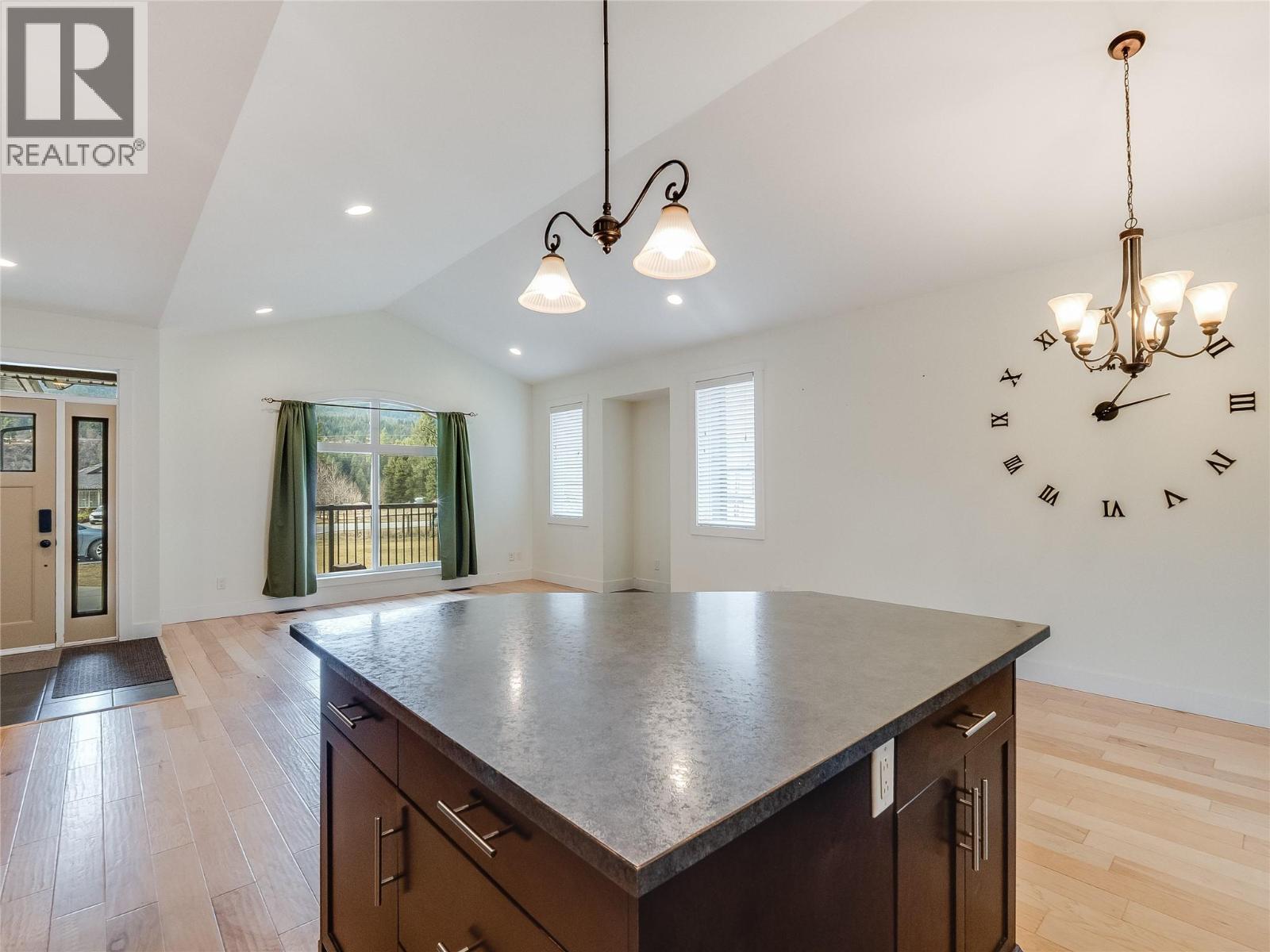 892 Waterloo Road, Castlegar