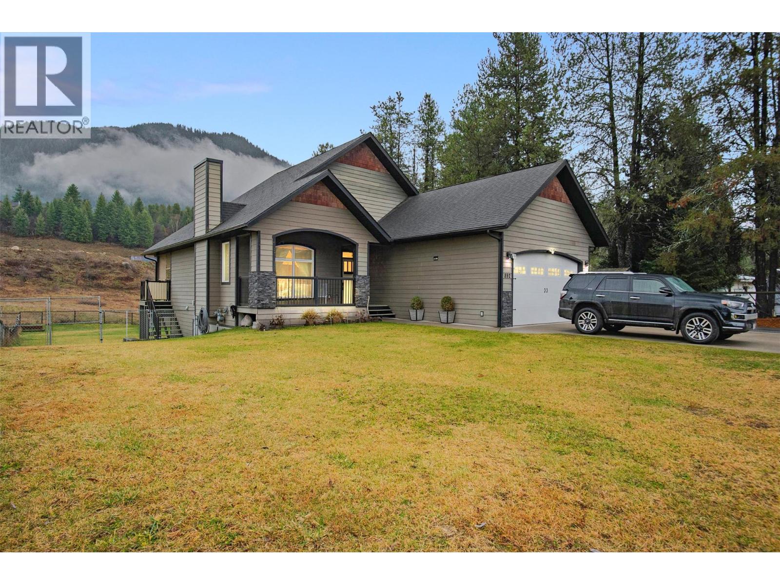 892 Waterloo Road, Castlegar