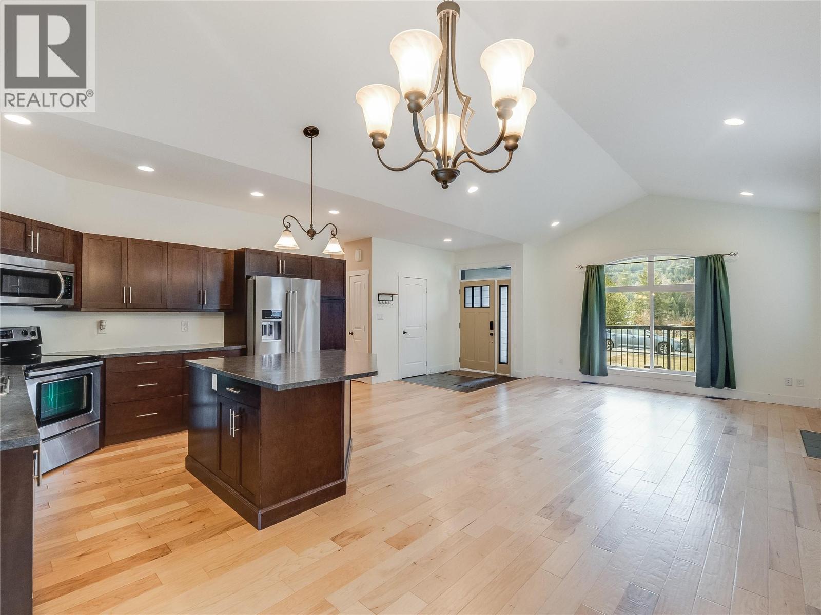 892 Waterloo Road, Castlegar