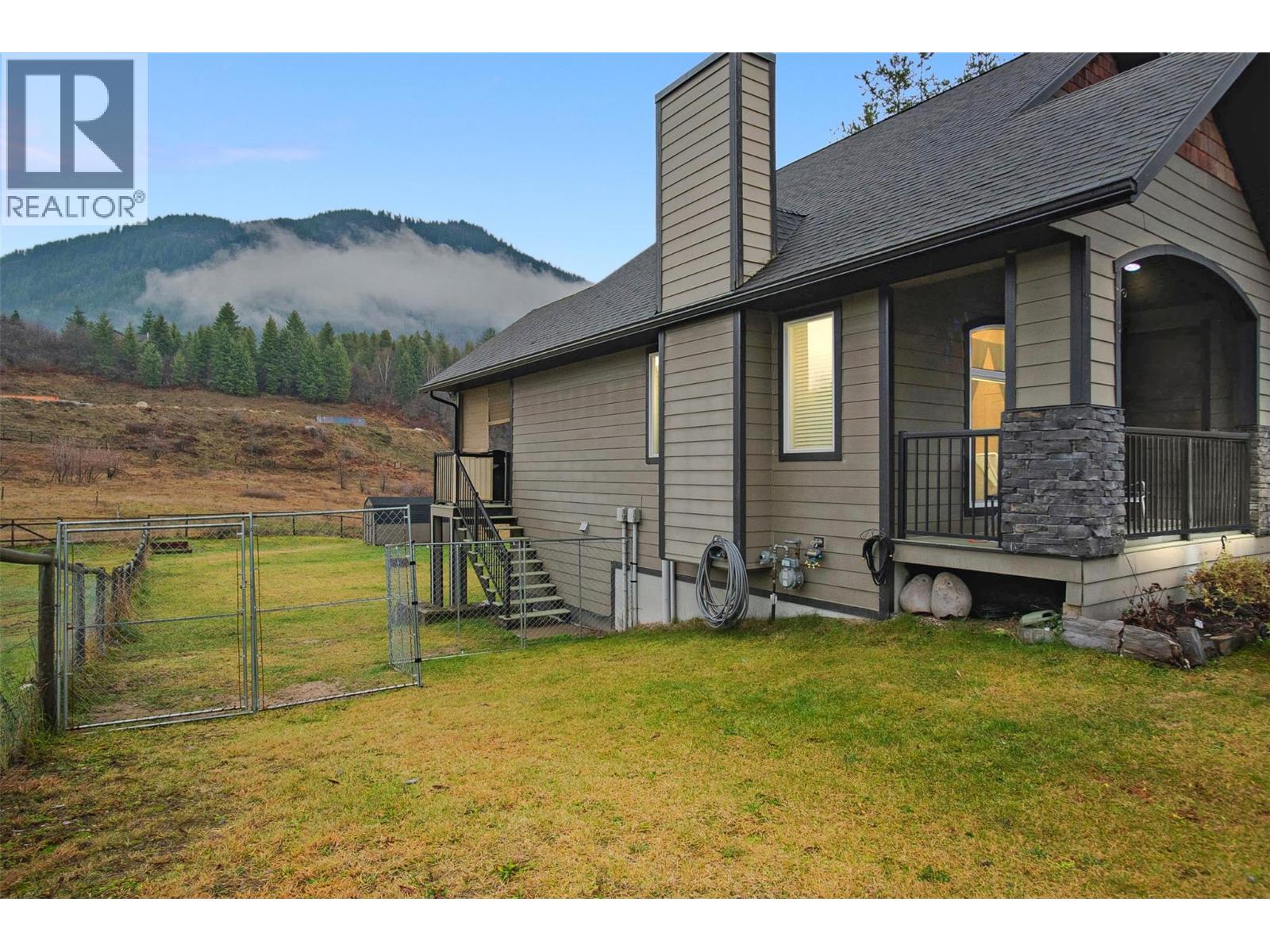892 Waterloo Road, Castlegar