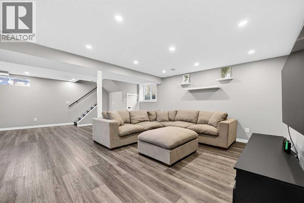 
          208 Silver Valley Rise Northwest
            <br/>
            <span>Calgary</span>
            , 
            <span>AB</span>
             <span>T3B4B2</span>
         - Photo 24