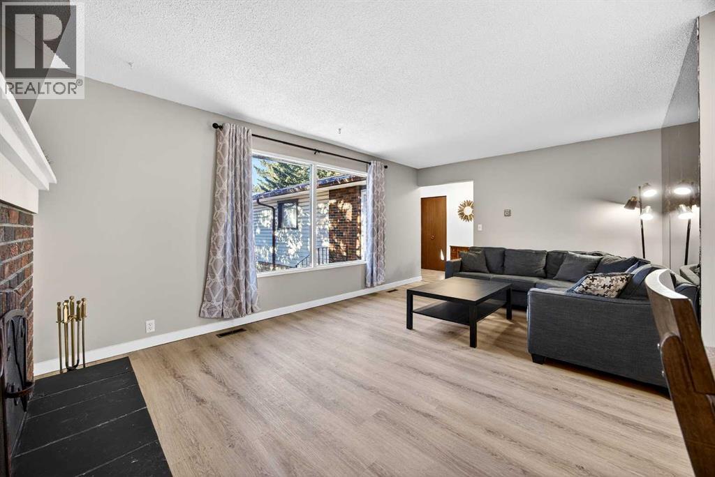 
          208 Silver Valley Rise Northwest
            <br/>
            <span>Calgary</span>
            , 
            <span>AB</span>
             <span>T3B4B2</span>
         - Photo 5