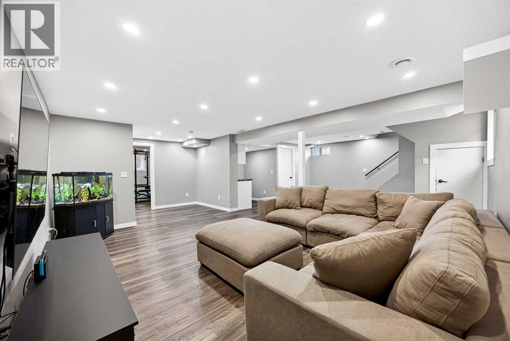 
          208 Silver Valley Rise Northwest
            <br/>
            <span>Calgary</span>
            , 
            <span>AB</span>
             <span>T3B4B2</span>
         - Photo 26