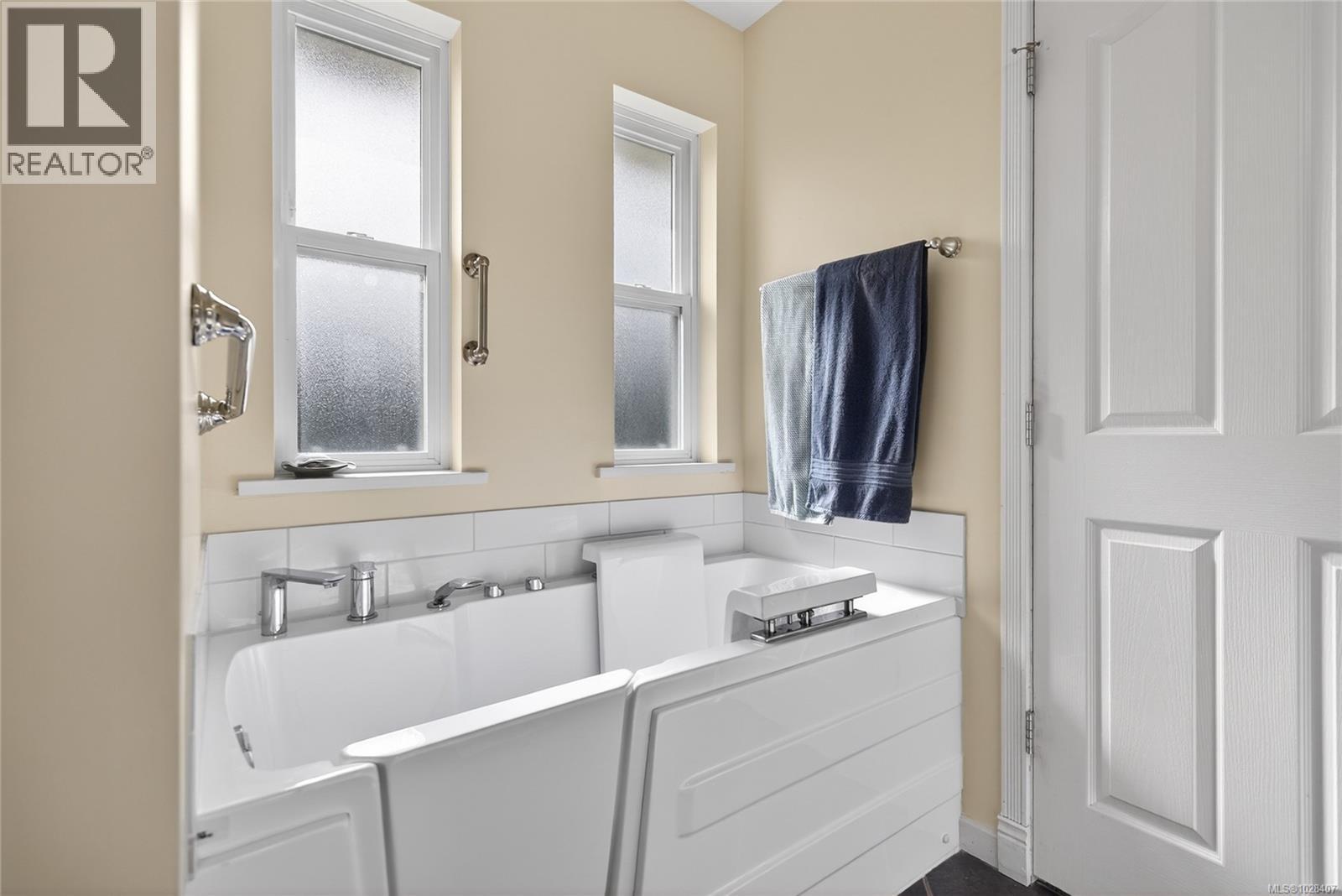 #119 2077 ST. ANDREWS WAY - 14